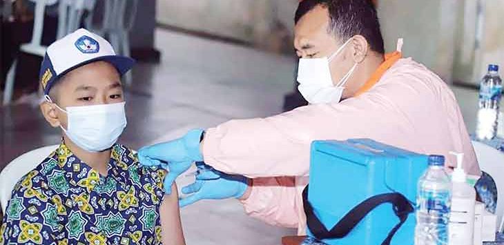 Pelajar-di-Sukabumi-divaksin-730x355