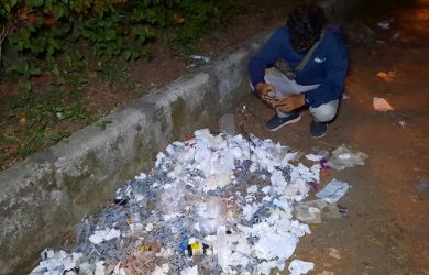 Waduh-Limbah-Bekas-Vaksinasi-Dibuang-Begitu-Saja-di-Harapanjaya-390x250