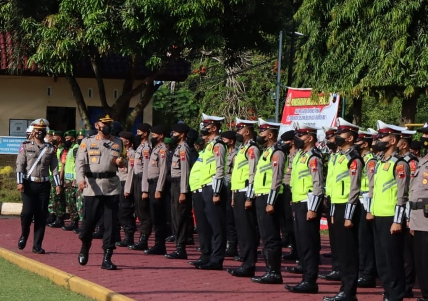 kapolres-pekalongan-pimpin-apel-gelar-pasukan-operasi-ketupat-2022