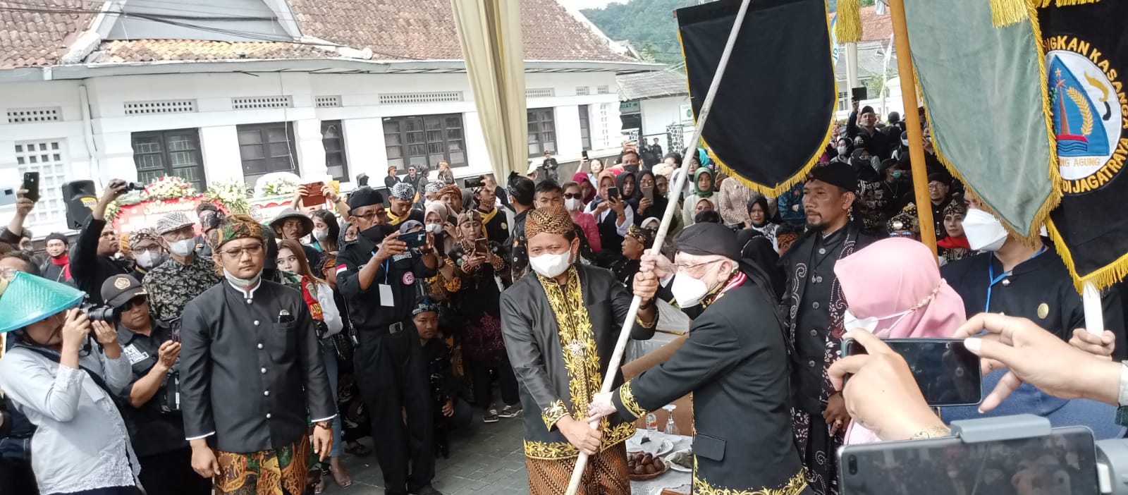 kirab-panji-mahkota-sumedang-larang-digelar-dalam-rangka-hari-jadi-sumedang-ke-444