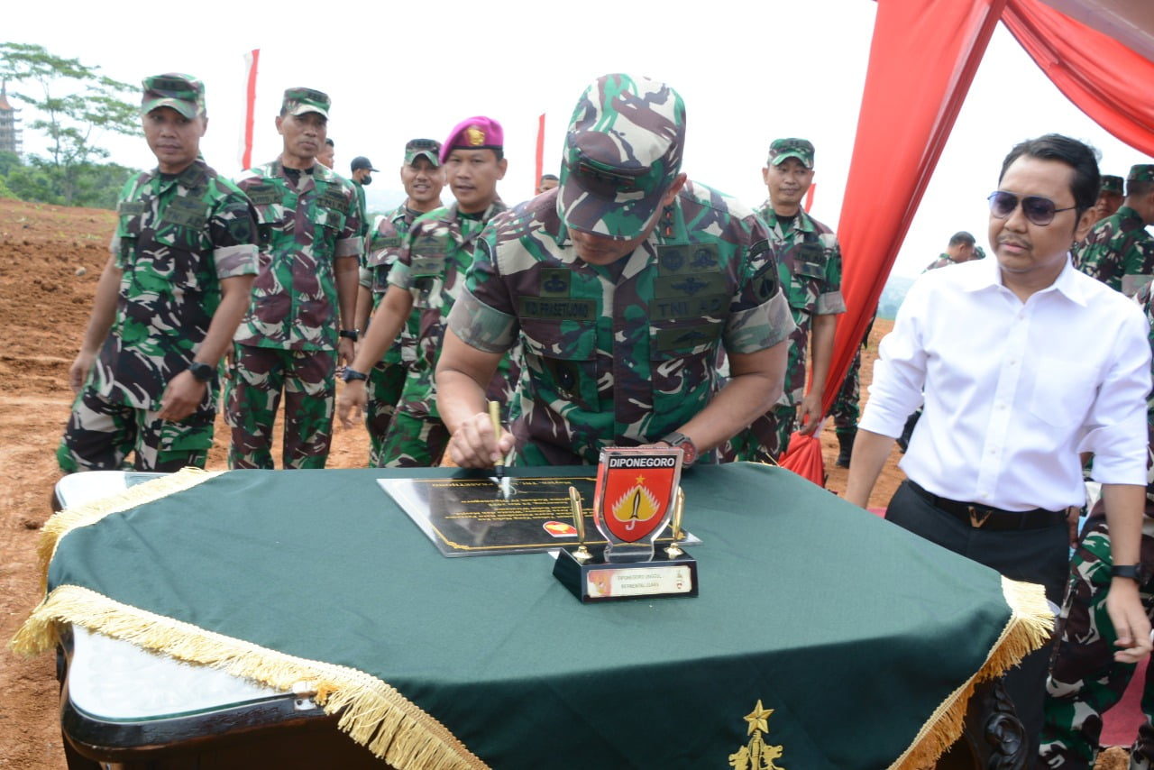peletakan-batu-pertama-pangdam-iv-dip-sebut-kawasan-wiratama-untuk-kesejahteraan-masyarakat-jateng