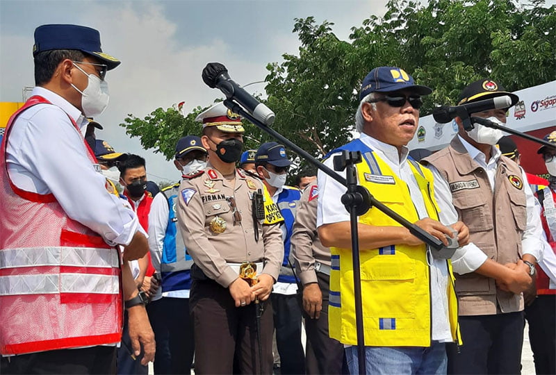 tiga menteri