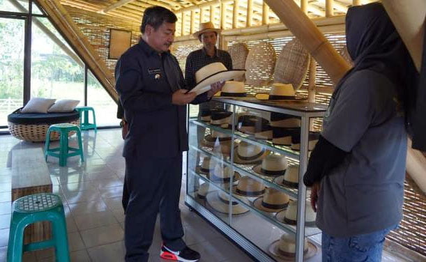 Bupati Garut-Bambu