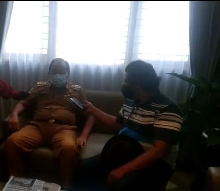 ironis-pln-jember-copot-saklar-meteran-listrik-bersubsidi