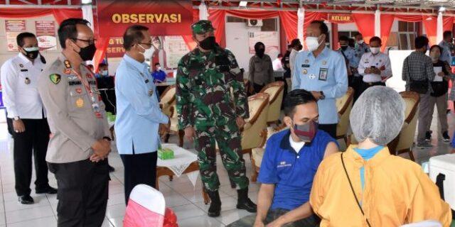 kasdam-iv-diponegoro-tinjau-vaksinasi-warga-binaan-di-lapas-semarang
